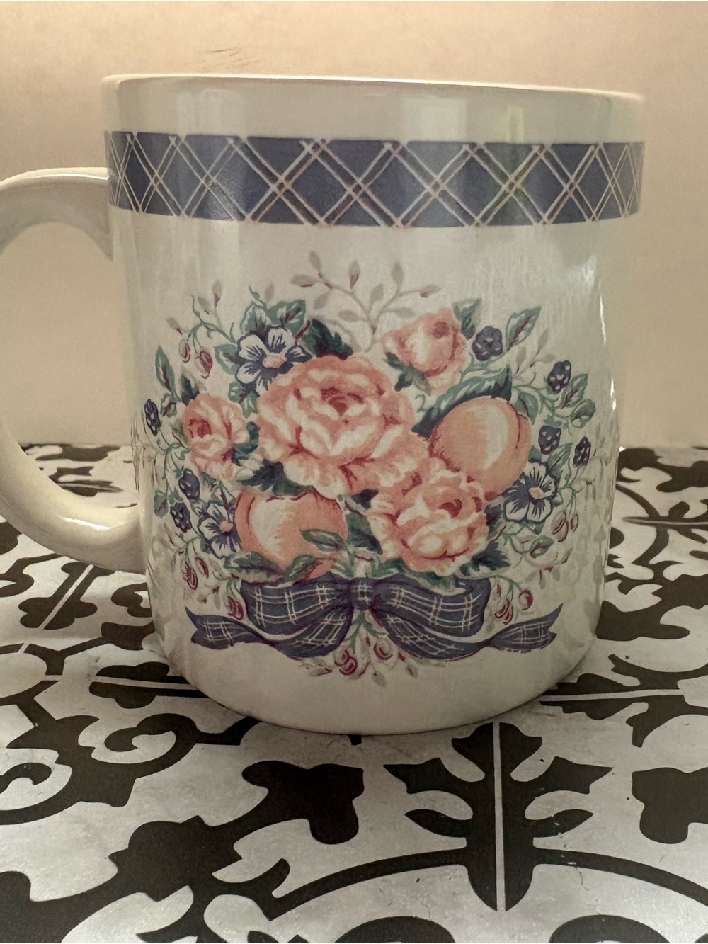 Vintage  Chelsea House Stoneware Floral Coffee Mug Set10 oz Set of 4